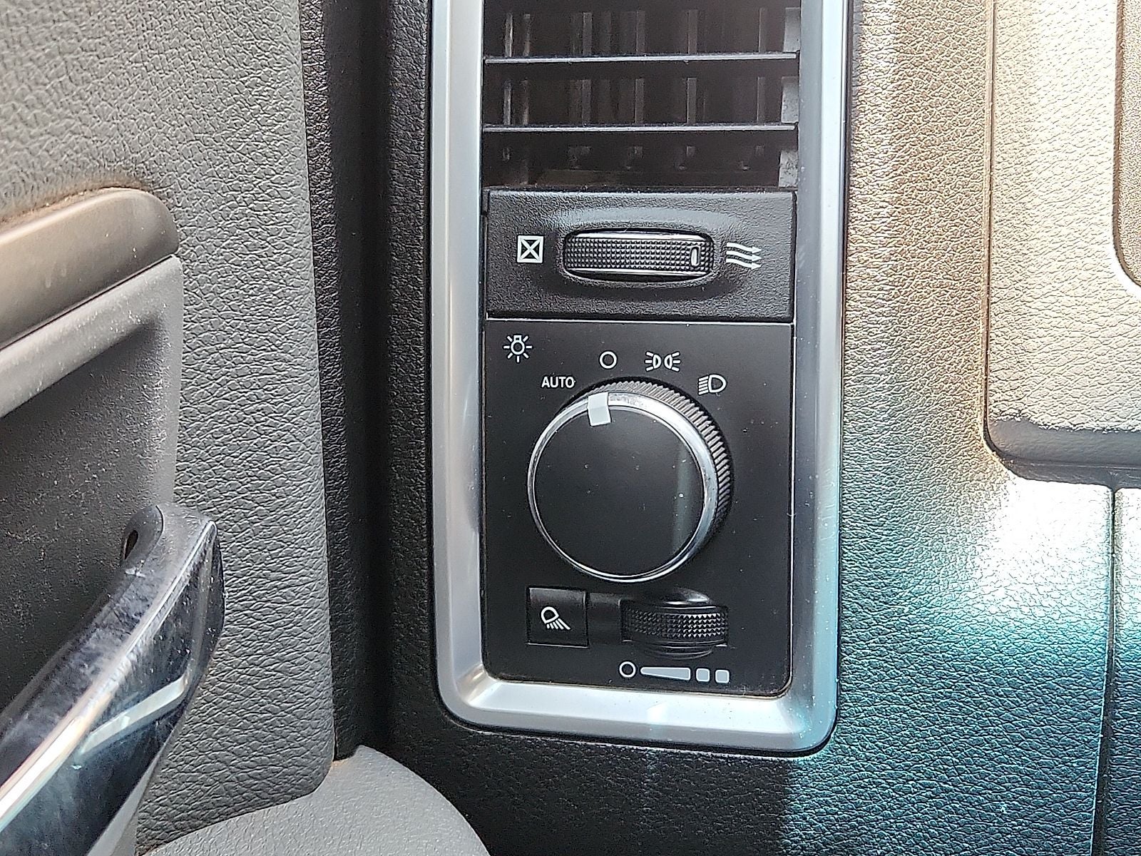 2020 RAM 1500 SLT