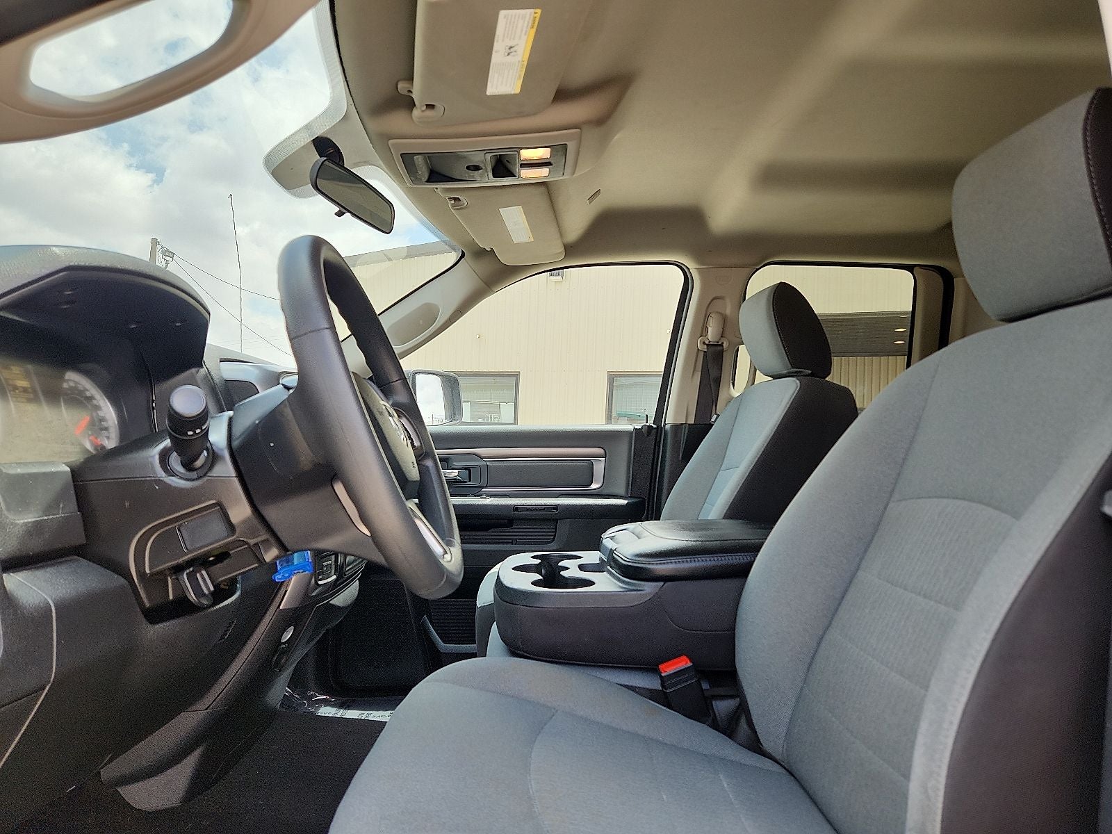 2024 RAM 1500 SLT