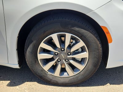 2024 Chrysler Pacifica Select