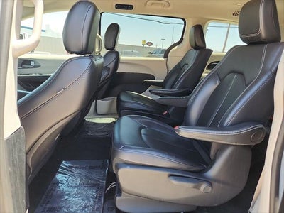 2024 Chrysler Pacifica Select