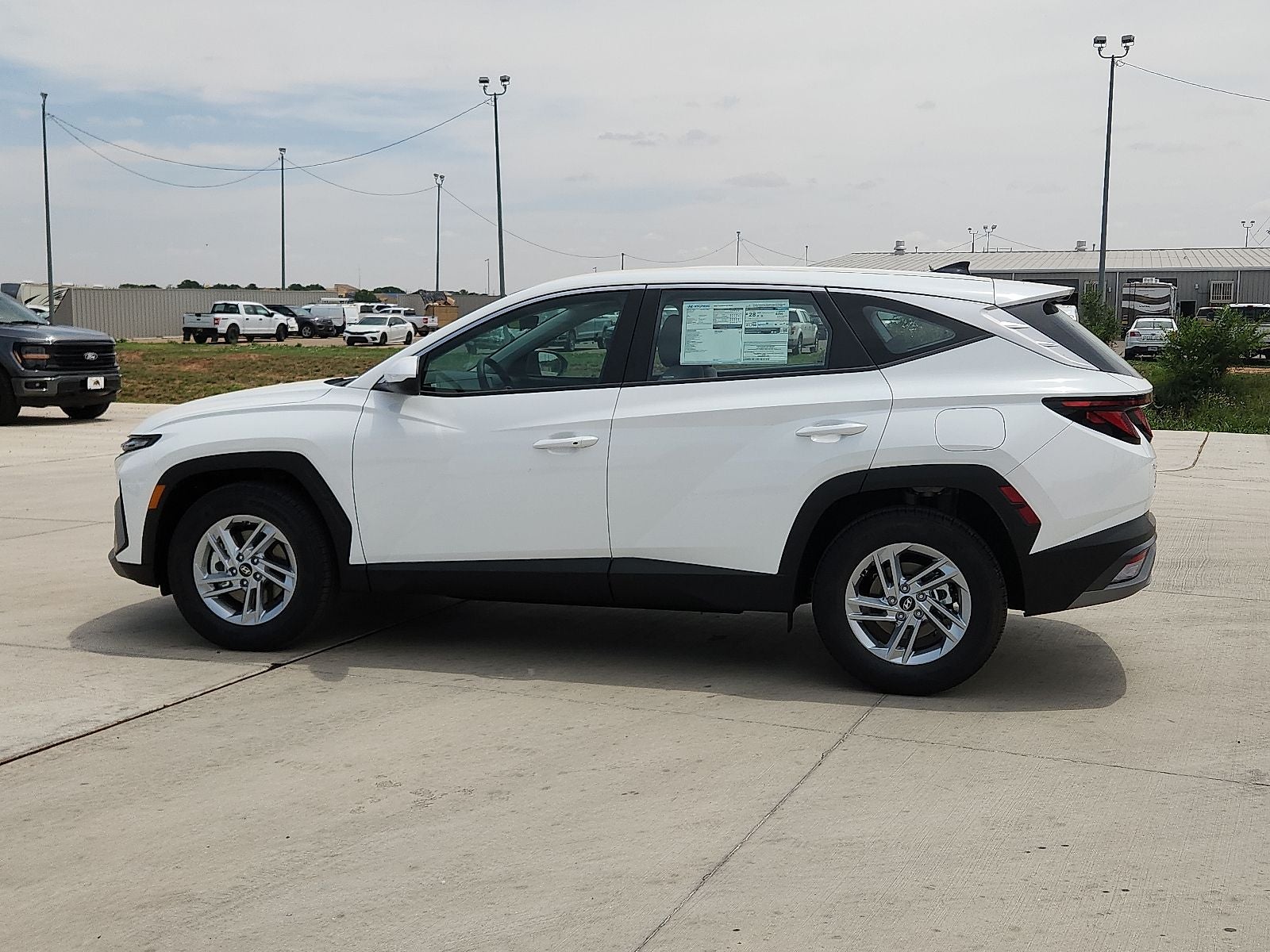 2026 Hyundai TUCSON SE
