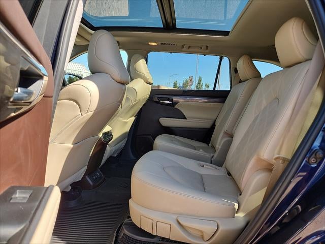 2021 Toyota Highlander Hybrid Platinum