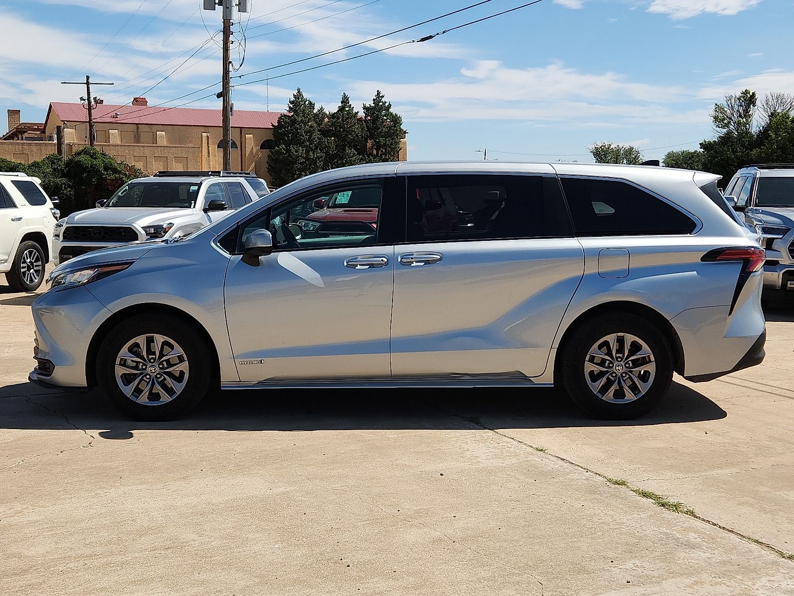 2021 Toyota Sienna LE 8 Passenger
