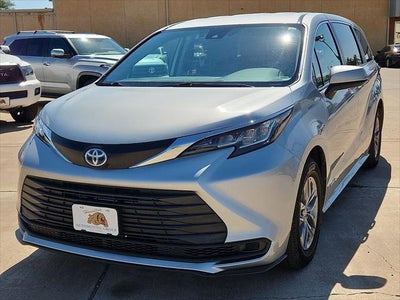2021 Toyota Sienna LE 8 Passenger