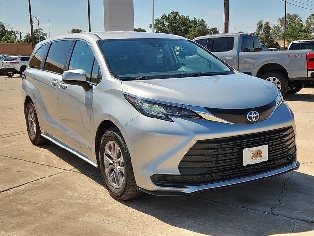 2021 Toyota Sienna LE 8 Passenger