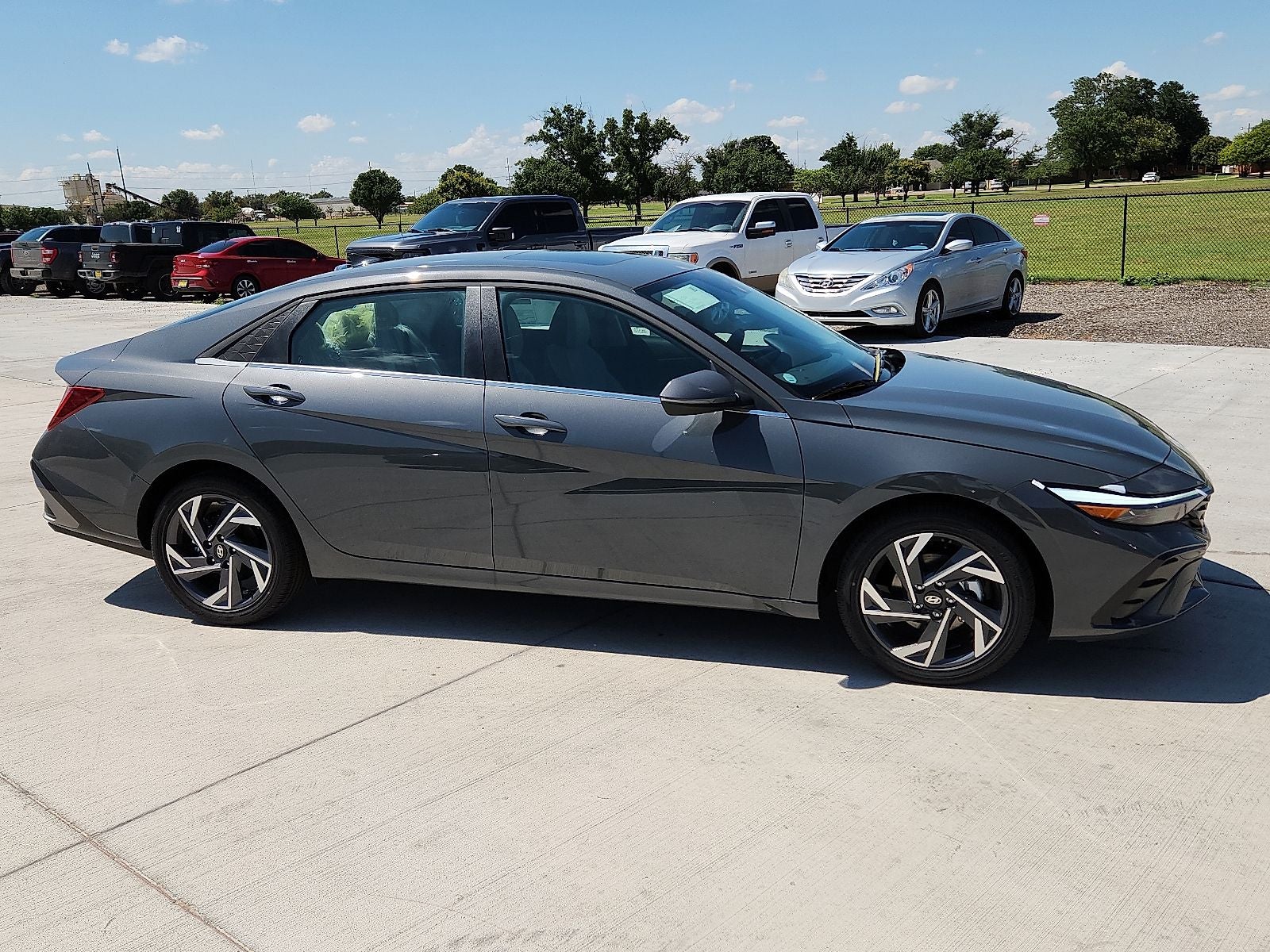 2025 Hyundai ELANTRA Limited